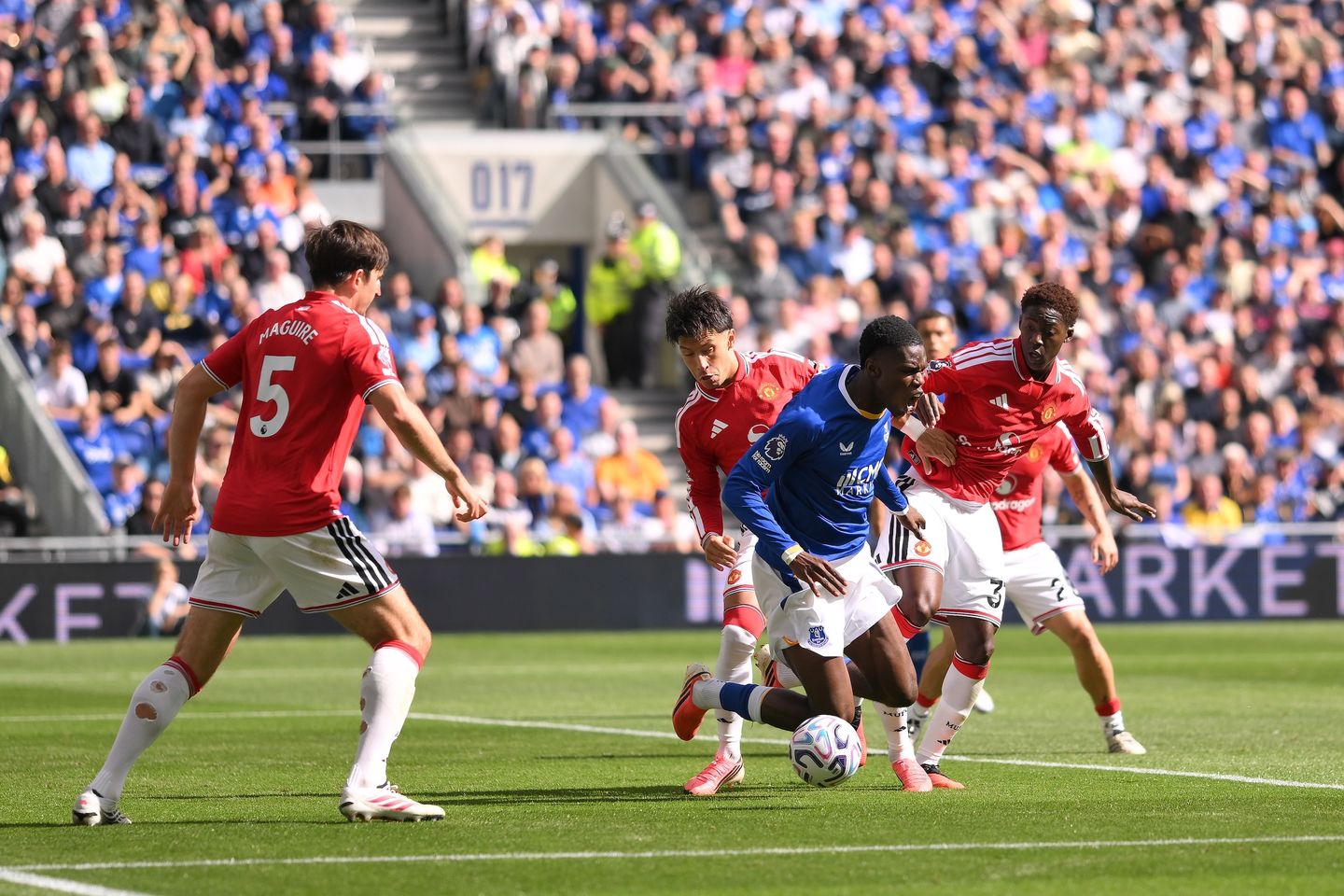 Michael Carrick Bela Manchester United usai Imbang Lawan Everton, Sebut Bakal Baik-baik Saja