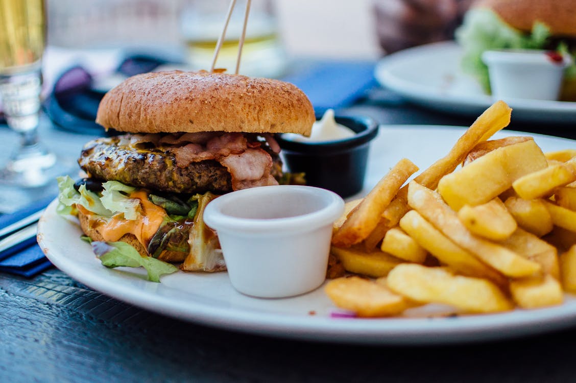Obesitas merupakan salah satu tanda kurang gizi (Foto: pexels/Robin Stickel)