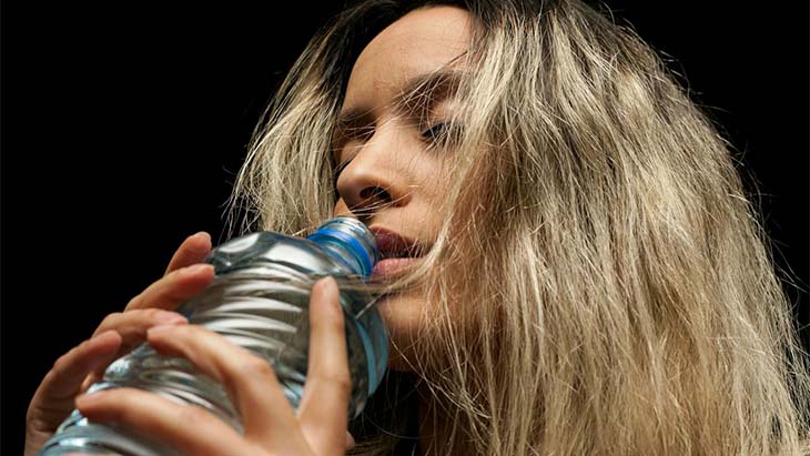 Botol Minum Plastik Sekali Pakai Berpotensi Bahayakan Kesehatan 