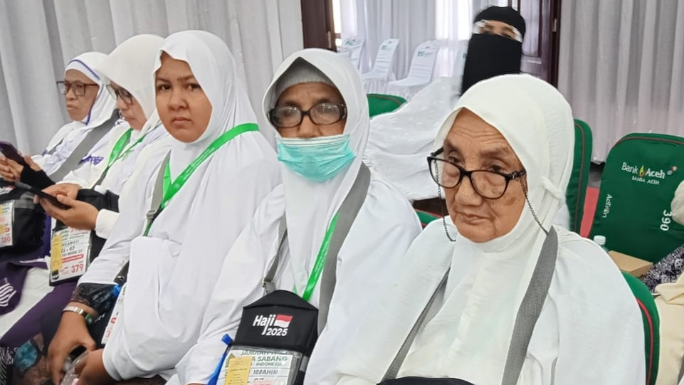 Petugas Penyelenggara Ibadah Haji Gerak Cepat Bagikan Kartu Nusuk Jelang Puncak Ibadah Haji