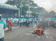 Tak Terima Gaji dan THR Dicicil, Ribuan Buruh PT Pan Brothers Demo di Pabrik
