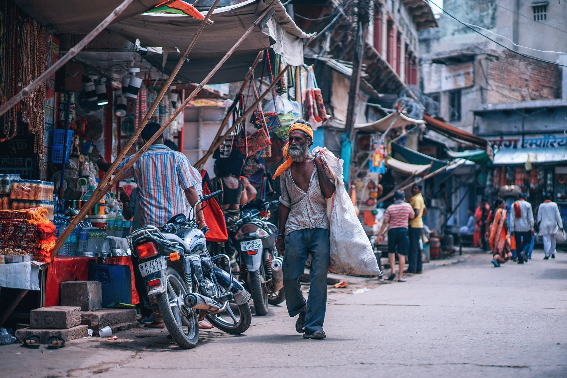 Tips dan Trik Menawar Harga Barang di Tempat Kamu Berlibur