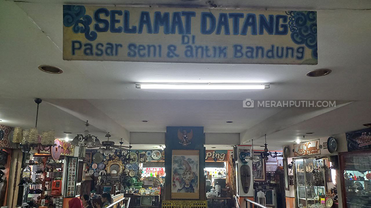 Surga Barang Antik di Pasar Cikapundung