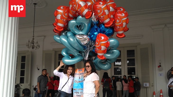 Setelah Karangan Bunga, Ramai Balon Udara Nemo di Balai Kota
