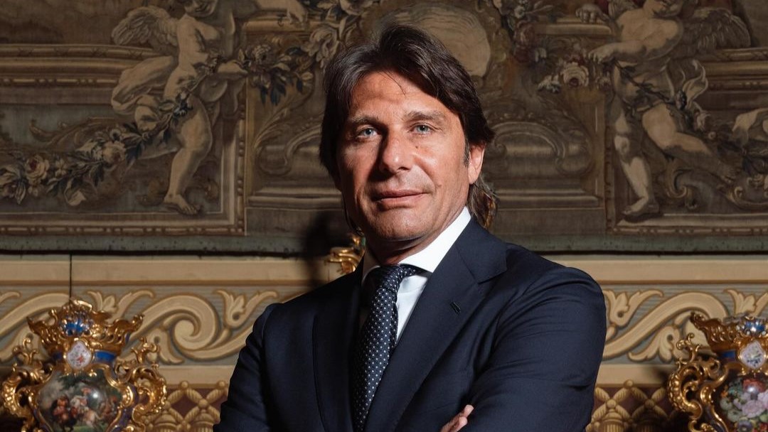 Antonio Conte resmi diperkenalkan di hadapan pendukung Napoli
