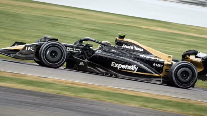 Film Formula 1 Brad Pitt Siap Tayang pada 2025