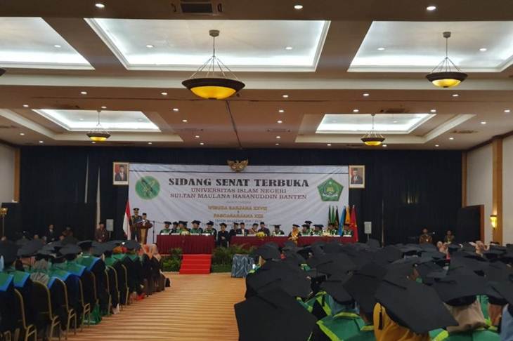 Wakil Presiden Ma’ruf Amin menyampaikan Orasi Ilmiah bertajuk Arus Baru Ekonomi di Indonesia dalam Perspektif Syariah dalam acara wisuda Universitas Islam Negeri (UIN) Sultan Maulana Hasanuddin Banten di Hotel Royale Krakatau Cilegon, Banten, Sabtu (14/12/2019). (ANTARA/Fransiska Ninditya)