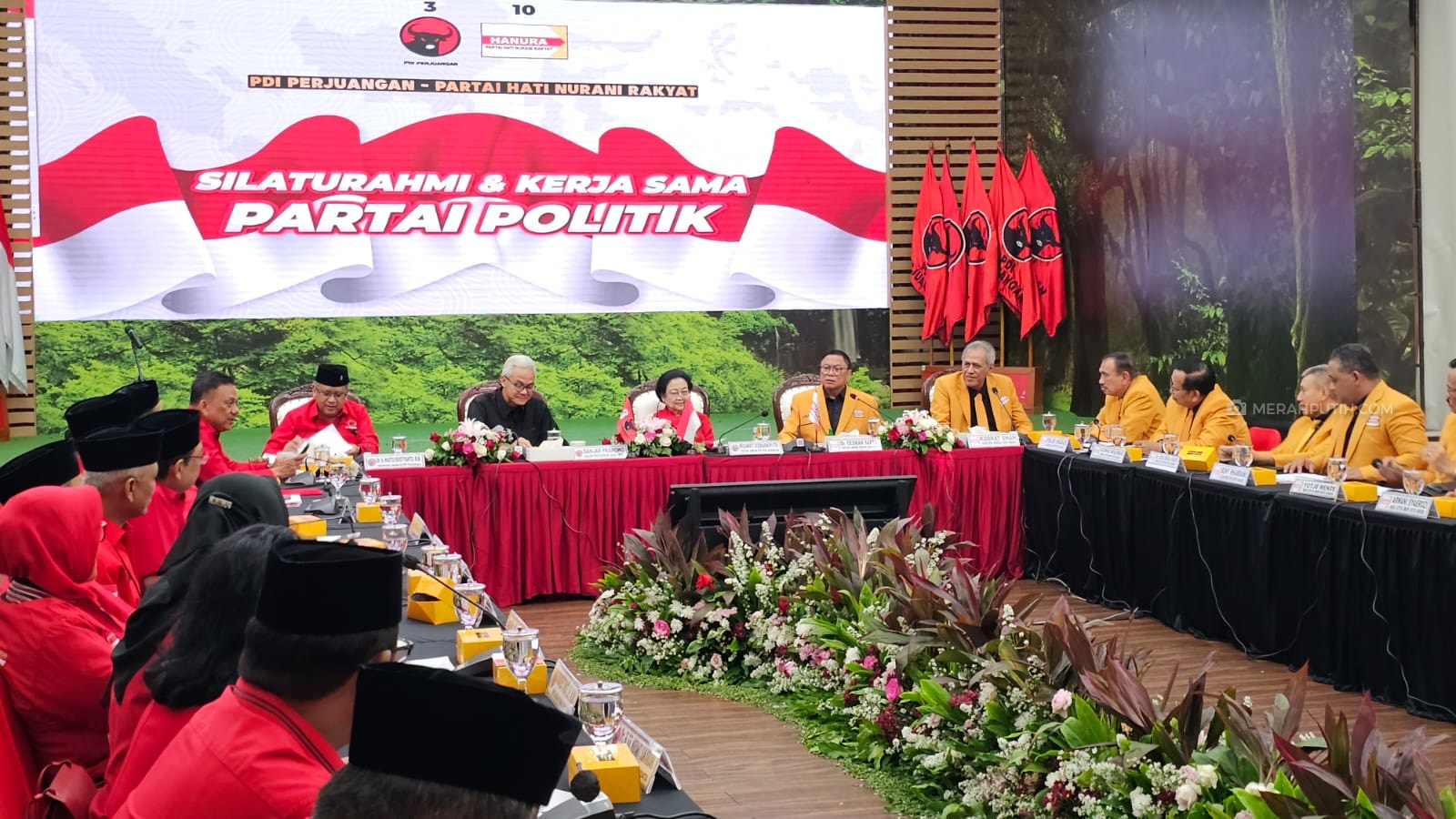 Kelakar Hasto Sambut Hanura di DPP PDIP: Pak OSO Bereskan Dulu Hutan Belantara Rimba Politik