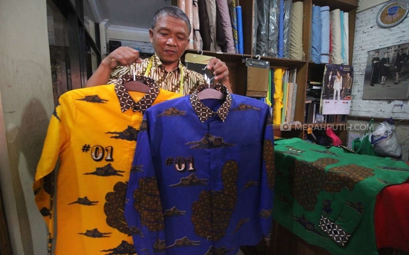  Keluarga Jokowi Pesan Puluhan Kemeja Batik Dengan Motif Salam Jempol  