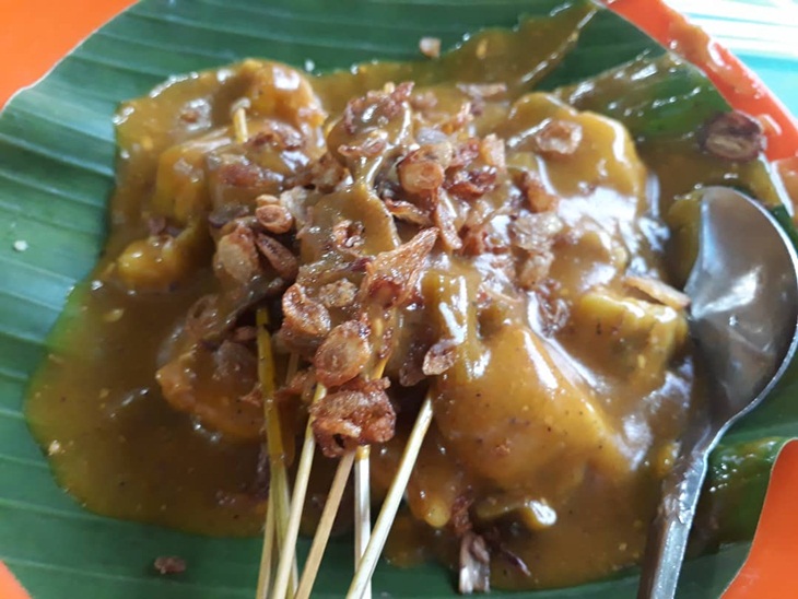 Sate Eddy di Jalan Abujani, Jambi. (Foto: instagram.com/rosekeylarotris)