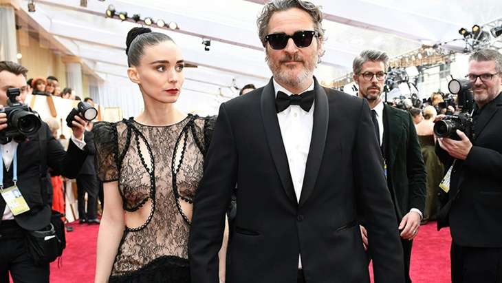 Pesona Joaquin Phoenix Mulai dari Golden Globes hingga Oscar 2020