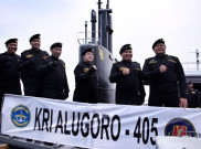 Puan Terima Brevet Kehormatan Hiu Kencana TNI AL