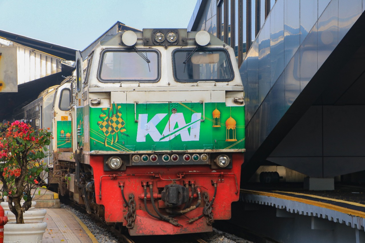 Sambut Ramadan, KAI Hadirkan Ornamen Khusus di Kereta Api dan Stasiun