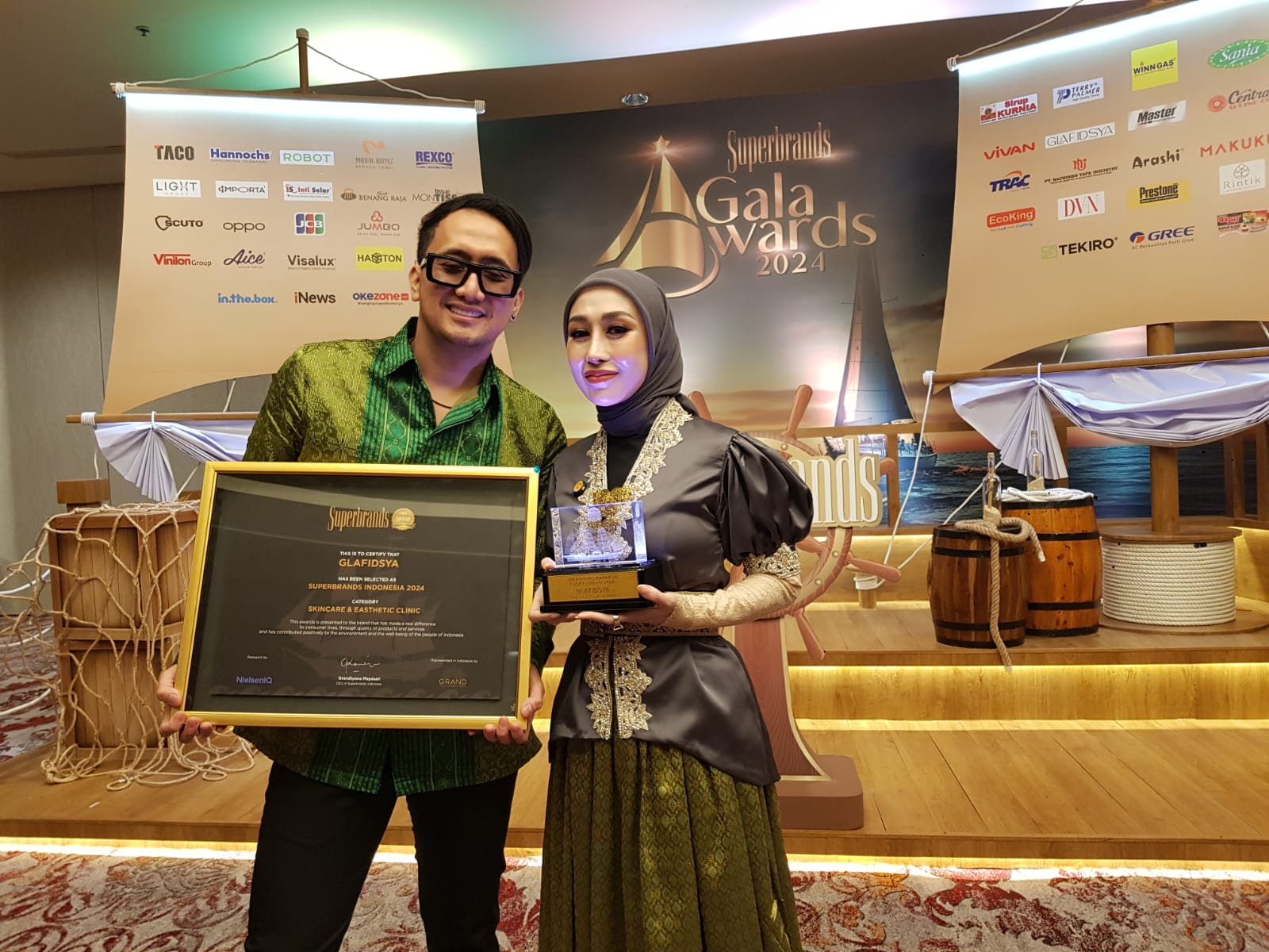 Raih Penghargaan Superbrands, dr. Reza Gladys Bagikan Tip Jaga Kesehatan Kulit saat Cuaca Panas