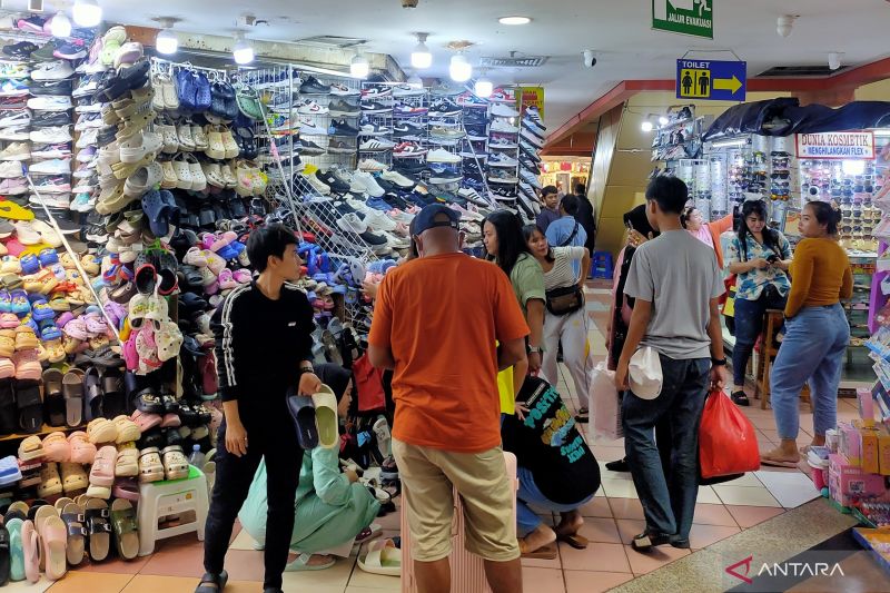Disebut Pusat Bajakan Oleh Amerika, Pengunjung Mangga Dua Banyak Pilih Barang Lokal Juga