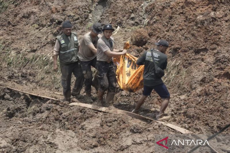 Pencarian Korban Longsor di Bandung Barat Sisakan 3 Orang