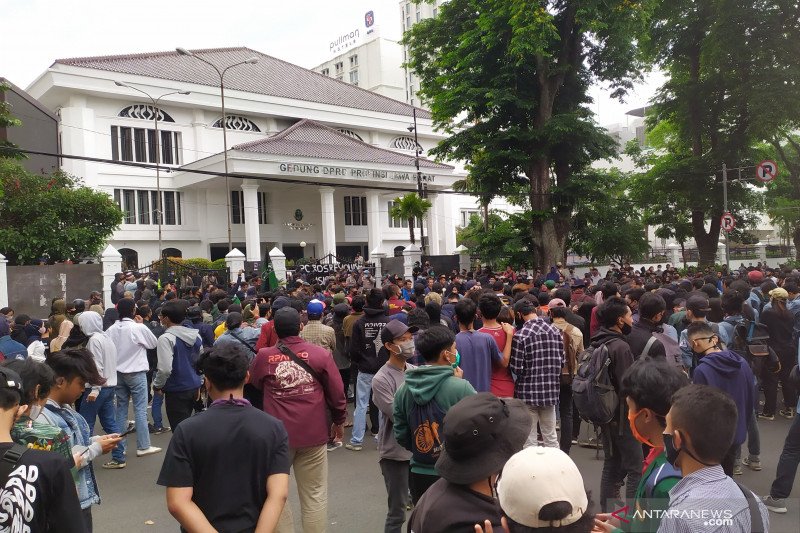 Polrestabes Bandung Amankan 10 Orang Terkait Kerusuhan di DPRD Jabar