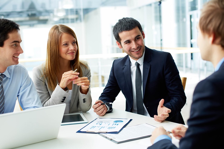 7 Tips Berbusana Rapi untuk Laki-laki untuk Melakukan 'Interview' Kerja