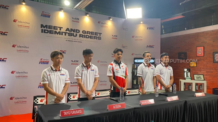 Jelang GP Indonesia, Pembalap Idemitsu Sapa Penggemar di Jakarta