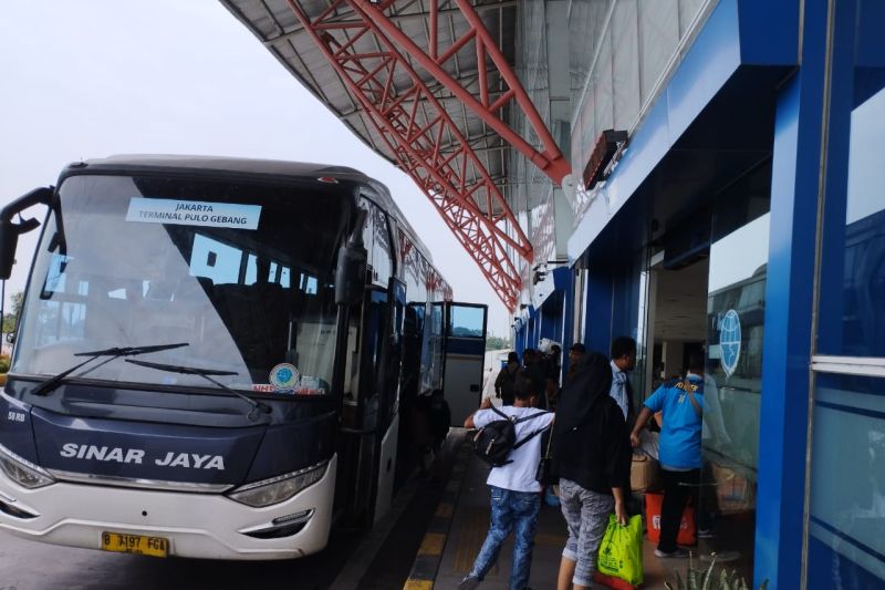 Tidak Laik Jalan, Belasan Bus di Terminal Pulo Gebang Dikandangkan