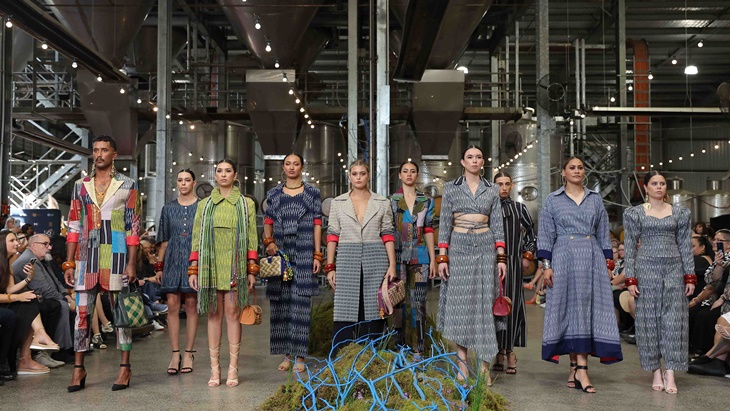 Merdi Sihombing Hadirkan Ulos Sitolu Huta di Paypal Melbourne Fashion Festival 2023