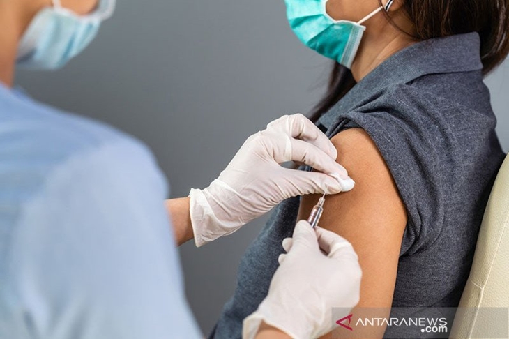 Ilustrasi - Vaksinasi Covid-19 atau vaksin virus corona. ANTARA/Shutterstock/pri. (ANTARA/Shutterstock)