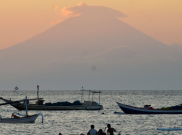 PVMBG: Gunung Agung Lontarkan Cahaya Merah