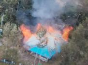 Rumah Dinas Anggota DPRD Kabupaten Intan Jaya Diduga Dibakar KKB