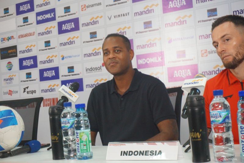 Beri Debut, Pelatih Timnas Indonesia Patrick Kluivert Puji Miliano Jonathans