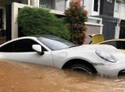 Ini Mengatasi Mobil Matik yang Terendam Banjir