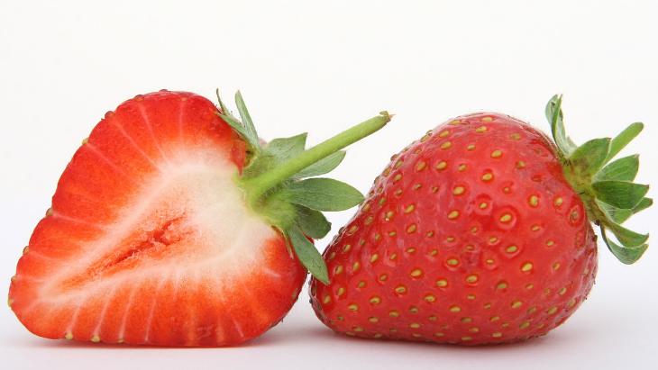 Jangan Buang Stroberi Sisa! Sulap Saja  Jadi Minuman Segar