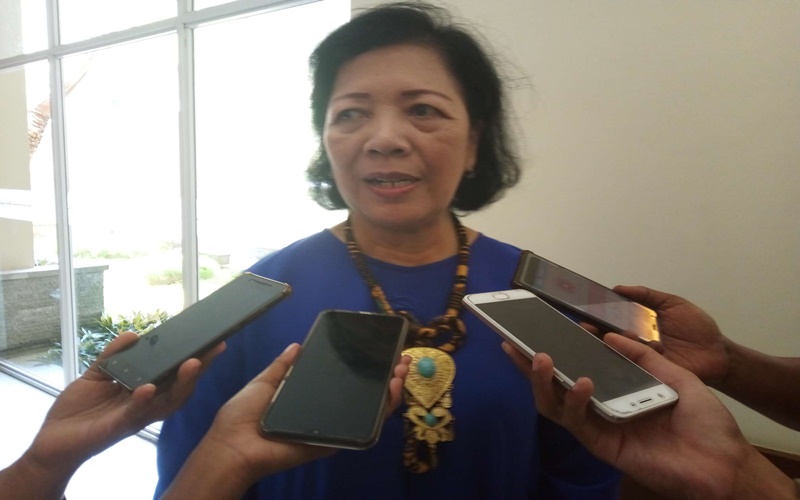 Pengajar sekolah musik Jan Ethes Sari Dasanta 