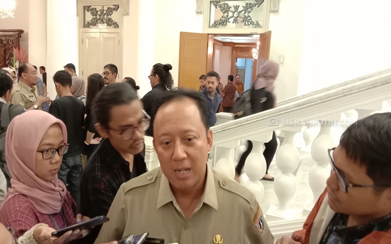 Pemrov DKI akan redupkan lampu jalan untuk hemat listrik