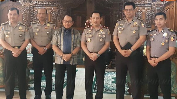 Kadiv Propam Polri Irjen Listyo Sigit Prabowo  (ketiga kanan). (Foto: Twitter @divhumas_polri)