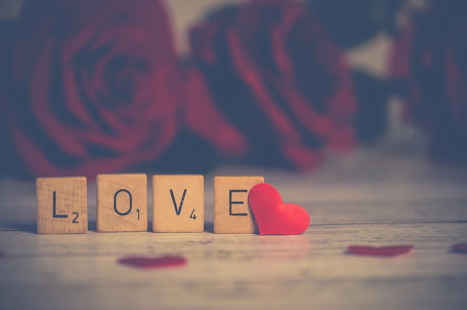Valentine punya sejarah yang simpang siur (Sumber: Pixabay/Nietjuh)
