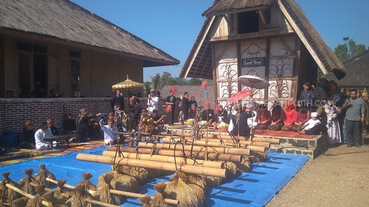 Seren Taun, Prosesi Memuliakan Padi