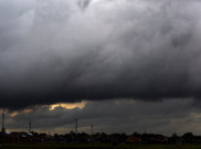 Siklon Tropis Cempaka Pengaruhi Cuaca di Jawa Barat
