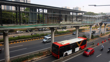 Melihat Pekerjaan Revitalisasi Halte Bus Transjakarta Semanggi