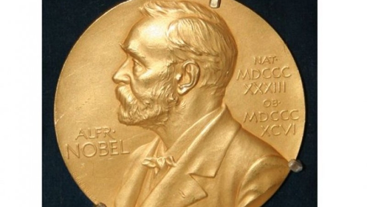 Para Pemenang Nobel Terima Penghargaan dari Rumah Masing-masing