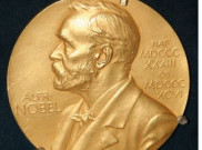 Para Pemenang Nobel Terima Penghargaan dari Rumah Masing-masing