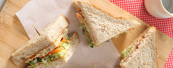 Isi Perut di Senin Pagi dengan Variasi Sandwich Gandum Sehat