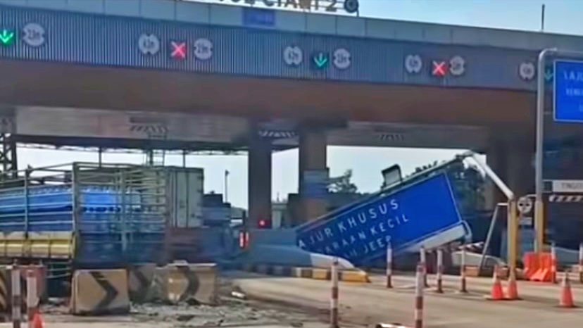Gardu Gerbang Tol Ciawi 2 Hancur Ditabrak Truk Pengangkut Galon Air Mineral, Polisi Laporkan Tidak Ada Korban Jiwa