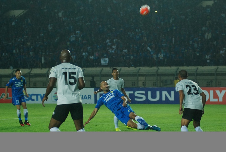 Persib Boyong Overtoom dan Livaja ke Solo