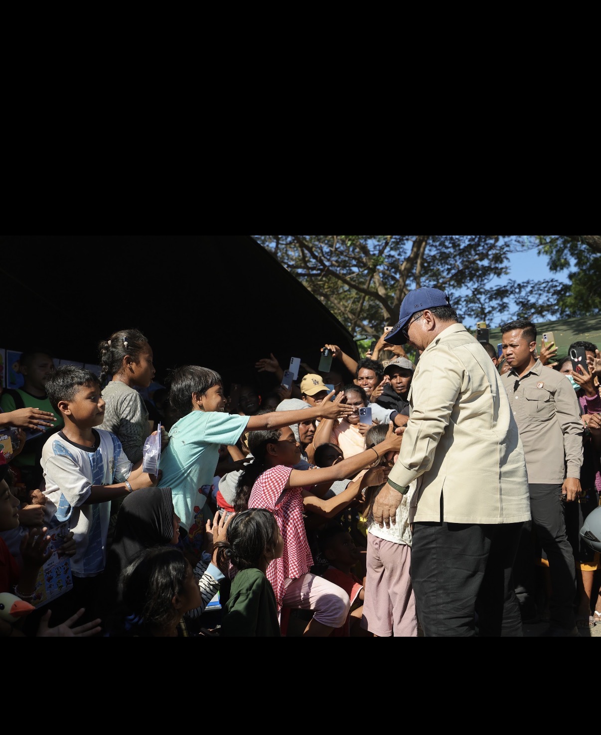 Presiden Prabowo Kunjungi Posko Pengungsian Nagekeo NTT, Warga Apresiasi Respons Pemerintah 
