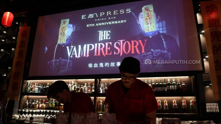 Para Vampire Berpesta Bersama DJ REXX FOONG dalam Perayaan Halloween di Empress China Bar