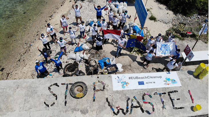 Uni Eropa dan Komunitas Lokal Kampanyekan #EuBeachCleanup