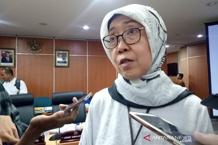 Kepala Dinas Kesehatan DKI Jakarta Widyastuti saat istirahat usai rapat pagi di Ruang Komisi E DPRD DKI Jakarta, Minggu (8/12/2019). ANTARA/Livia Kristianti/am.
