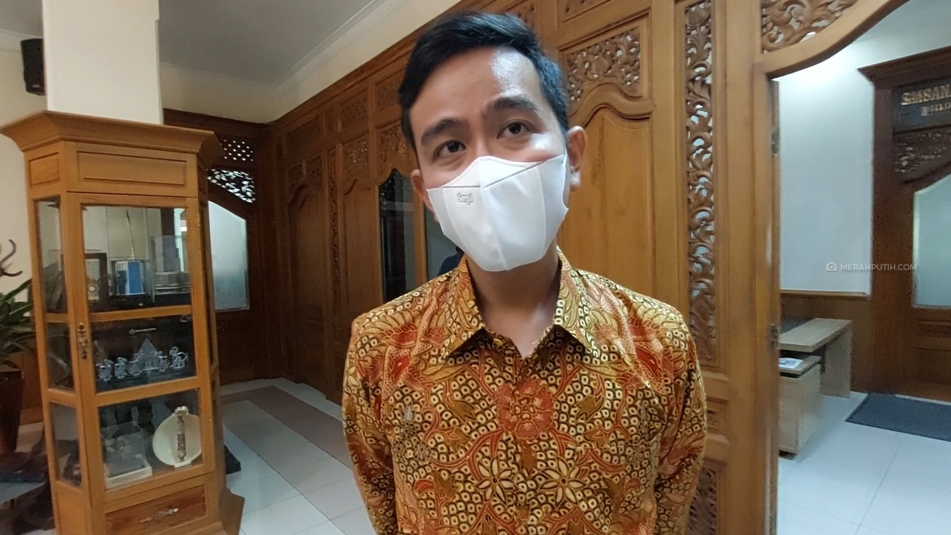 Gibran Tolak Parcel Barang Mewah