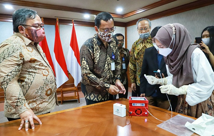 Menteri Riset dan Teknologi-Kepala Badan Riset dan Inovasi Nasional (Menristek-Kepala BRIN) Bambang Brodjonegoro di Ruang Rapat Inovasi, lantai 24, Gedung BJ Habibie saat pemaparan i-nose c-19. (Foto: MP/Istimewa)