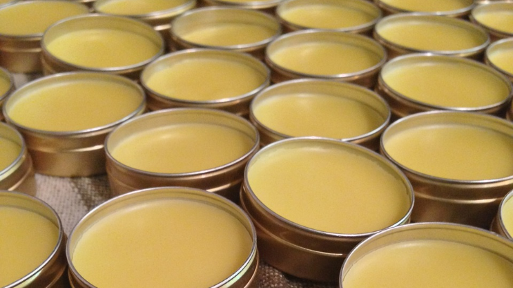 Menghapus Coretan Maskara dengan Lip Balm, Pernah?